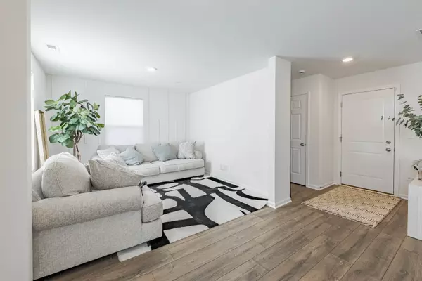 Des Plaines, IL 60018,1050 E Oakton ST