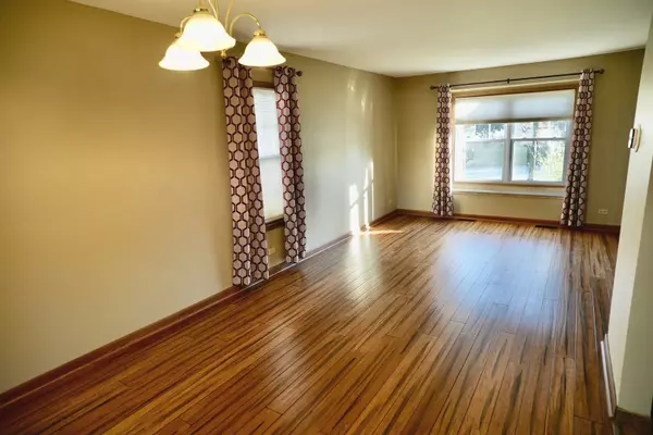 South Elgin, IL 60177,784 Medford DR