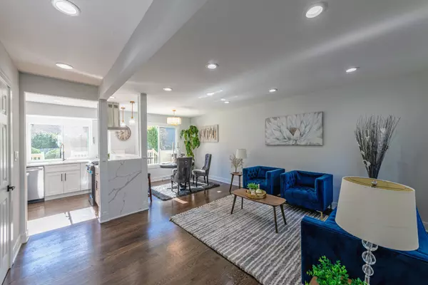 Roselle, IL 60172,380 Ventura Club DR