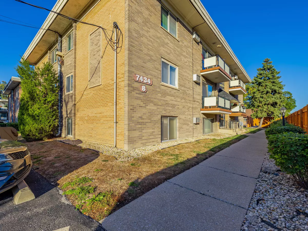 Worth, IL 60482,7434 W 111th ST #812