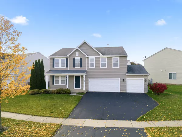 700 Brighton DR, Pingree Grove, IL 60140