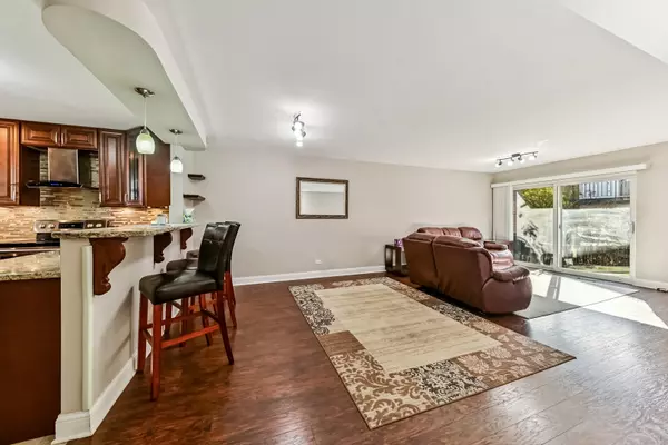 Chicago, IL 60645,6961 N Oakley AVE #210