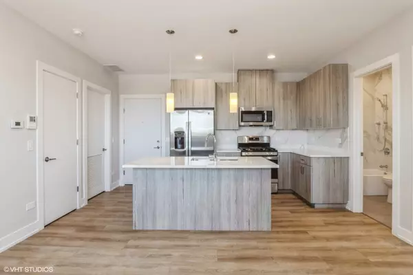 Chicago, IL 60618,3729 W BELMONT AVE #305