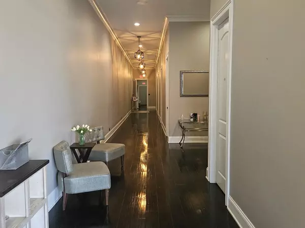 Chicago, IL 60643,10332 S Western AVE #4