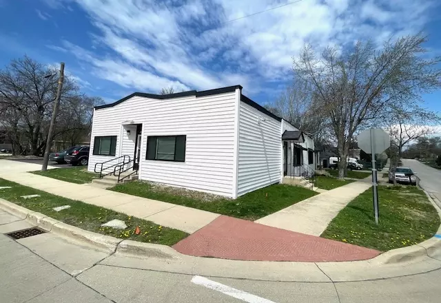 302 W Naperville RD, Westmont, IL 60559