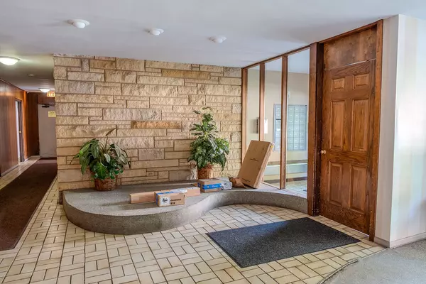 Oak Park, IL 60302,415 Wesley AVE #24