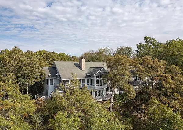 Dixon, IL 61021,1024 White Pine DR