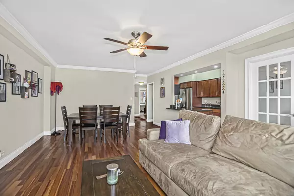 Chicago, IL 60657,3180 N Lake Shore DR #8C