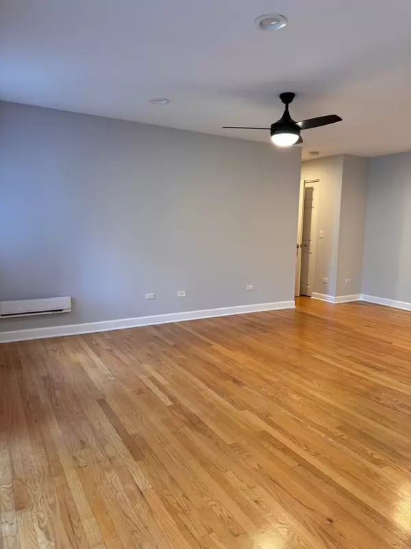 West Dundee, IL 60118,717 Strom DR #1A