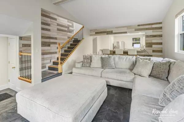 Shorewood, IL 60404,328 N Brookshore DR