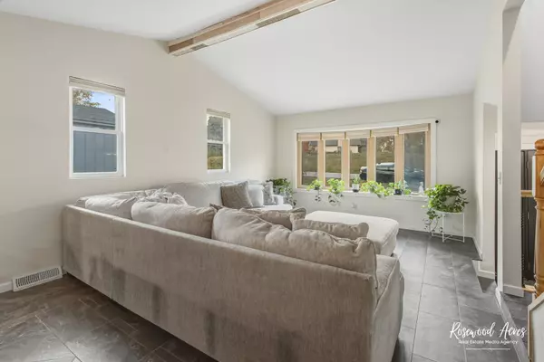 Shorewood, IL 60404,328 N Brookshore DR