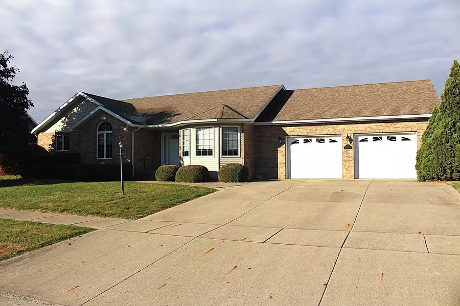 3 Delmar DR, Clinton, IL 61727