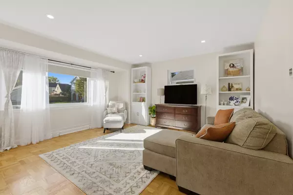 Niles, IL 60714,7448 W Jonquil TER