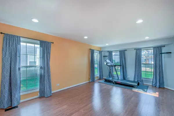 Bartlett, IL 60103,1411 Steeplechase RD