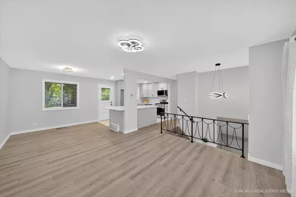 Woodridge, IL 60517,2211 Birchwood Pkwy