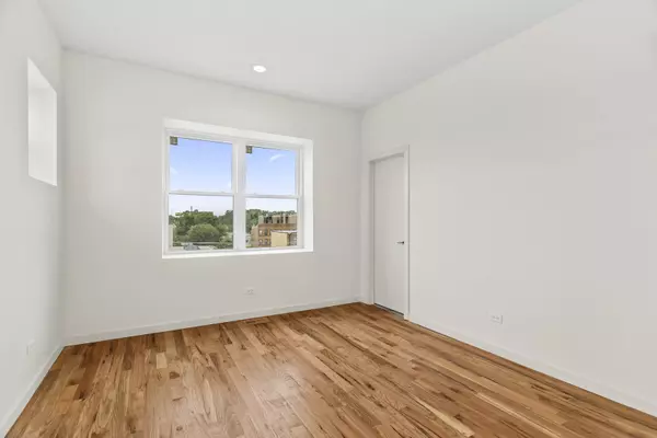 Chicago, IL 60653,4316 S Michigan AVE #2S