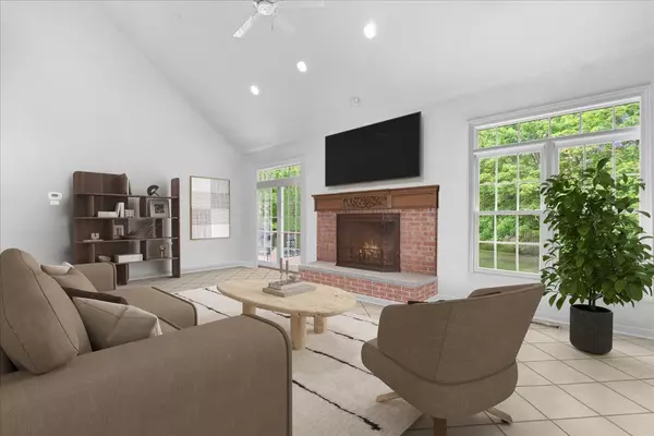 Highland Park, IL 60035,850 Evergreen WAY