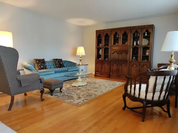 Hickory Hills, IL 60457,9137 S 88 AVE S