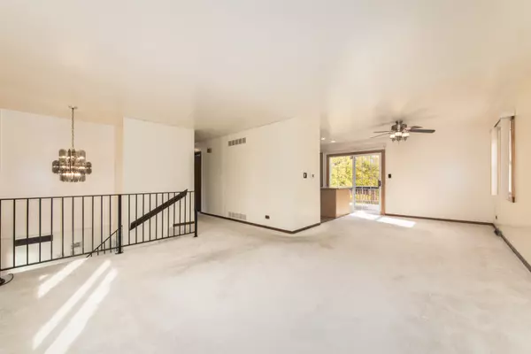 West Chicago, IL 60185,721 S Oak ST