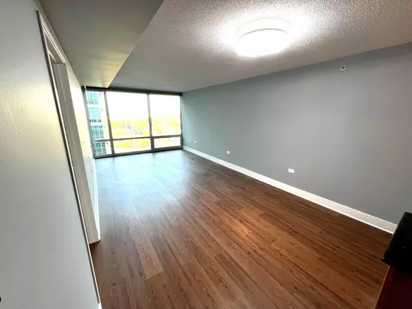 Skokie, IL 60077,9655 Woods DR #1405