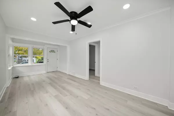 Evanston, IL 60201,2011 Grey AVE