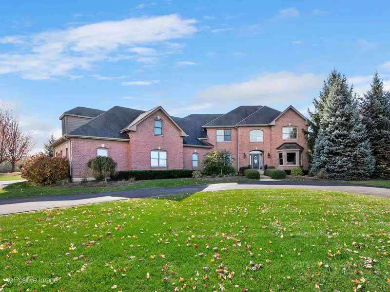 7615 Surini LN, Crystal Lake, IL 60012