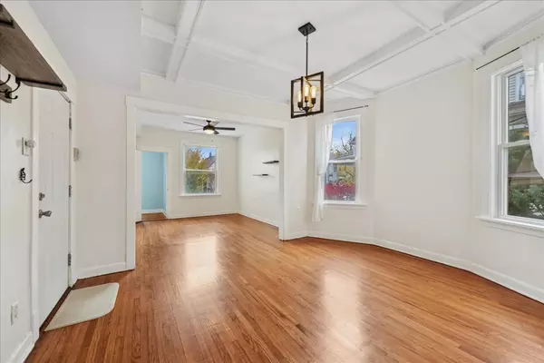 Chicago, IL 60618,Address not disclosed