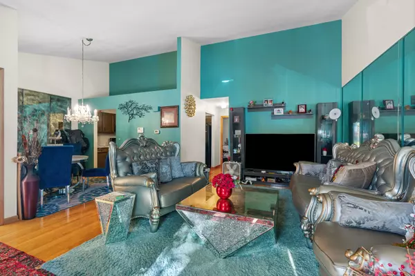 Roselle, IL 60172,532 E Devon AVE