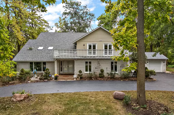 1935 Green Trails DR, Lisle, IL 60532