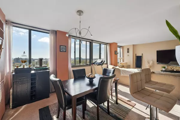 Chicago, IL 60615,4800 S Lake Park AVE #1612