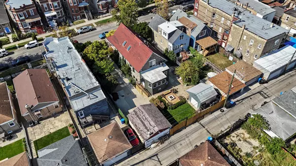 Chicago, IL 60651,1529 N Harding AVE