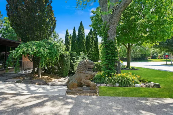 Palatine, IL 60067,824 W Dorset AVE W