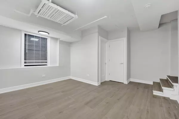 Chicago, IL 60657,2959 N Damen AVE #1L