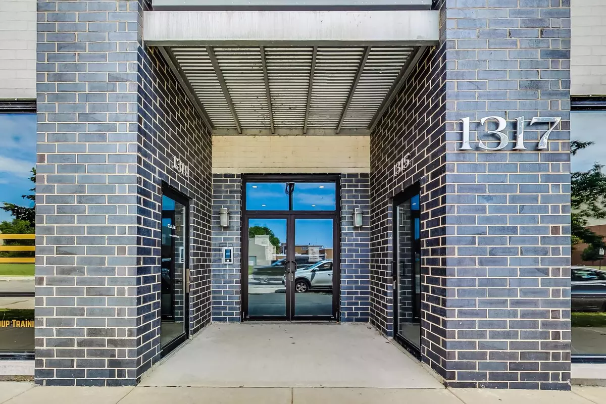 Chicago, IL 60610,1317 N Larrabee ST #304