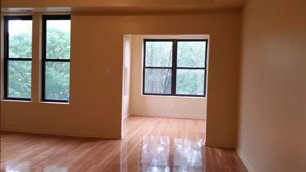 Chicago, IL 60637,6342 S KENWOOD AVE #3S