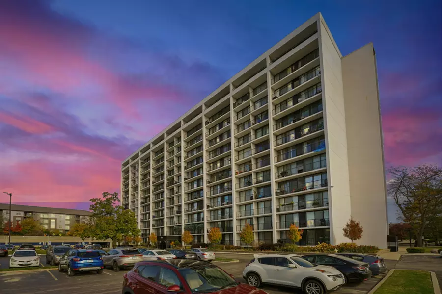 2005 S Finley RD #1202, Lombard, IL 60148