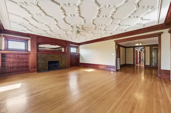 Chicago, IL 60615,Address not disclosed