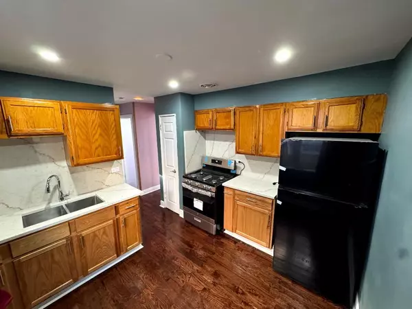 Chicago, IL 60644,5065 W Gladys AVE #C