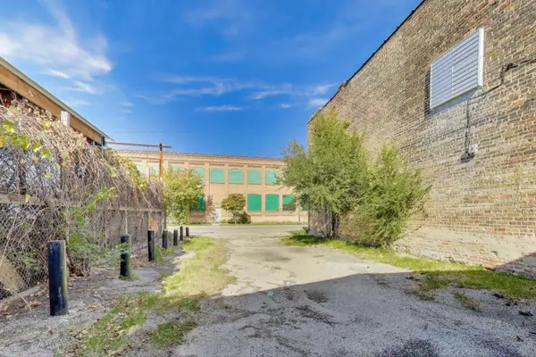 Chicago, IL 60644,4653 W Harrison ST