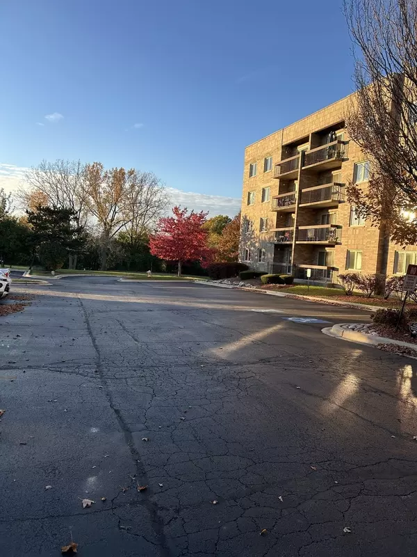 Hazel Crest, IL 60429,18600 Village West DR #206