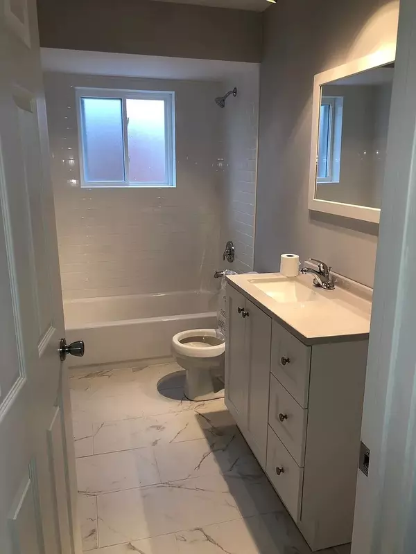 La Grange, IL 60525,815 S La Grange RD #2