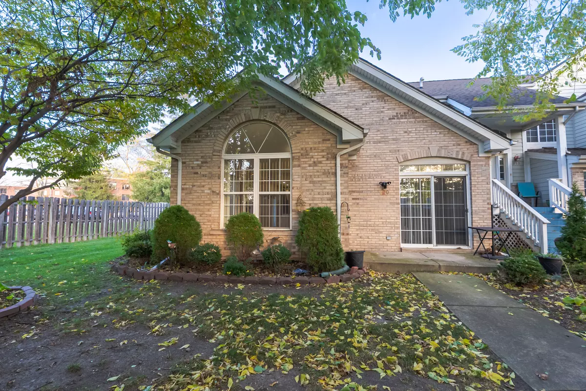 Aurora, IL 60506,120 Stonewood PL #7-C