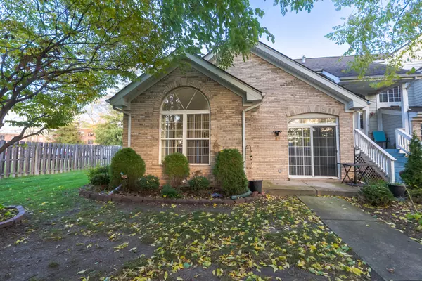 120 Stonewood PL #7-C, Aurora, IL 60506