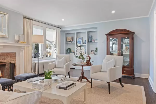 Winnetka, IL 60093,213 Linden ST