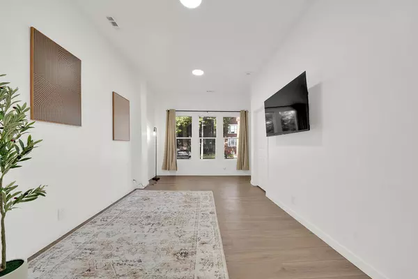 Chicago, IL 60619,7527 S Ellis AVE