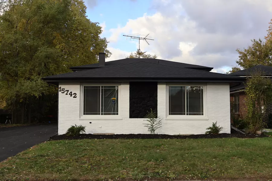15742 E End AVE, Dolton, IL 60419