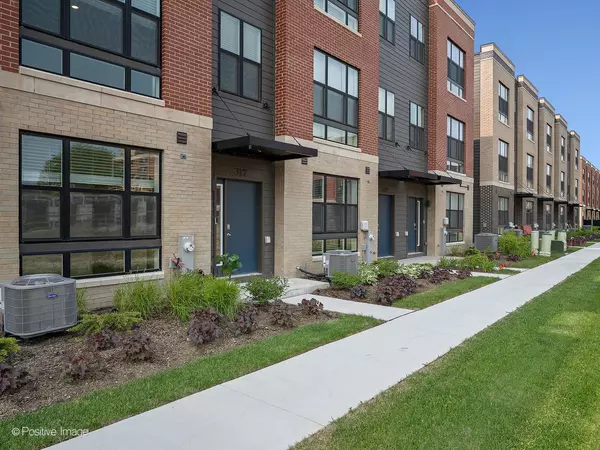 Lombard, IL 60148,317 Summit CIR