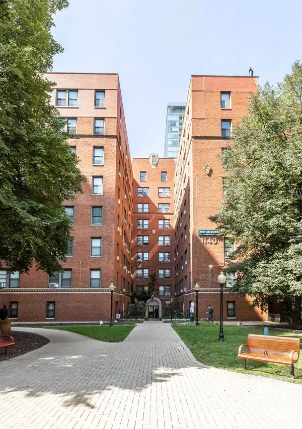 Chicago, IL 60610,1140 N La Salle DR #203