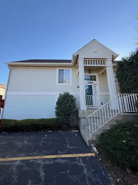 1586 New Haven DR #1586, Cary, IL 60013