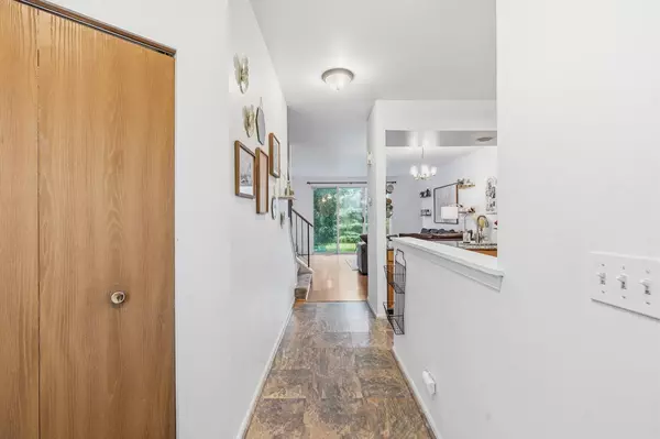 Waukegan, IL 60085,4462 W Quill LN